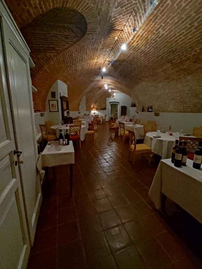Foresteria Ristorante Conti Roero Monticello d'Alba Ngoại thất bức ảnh