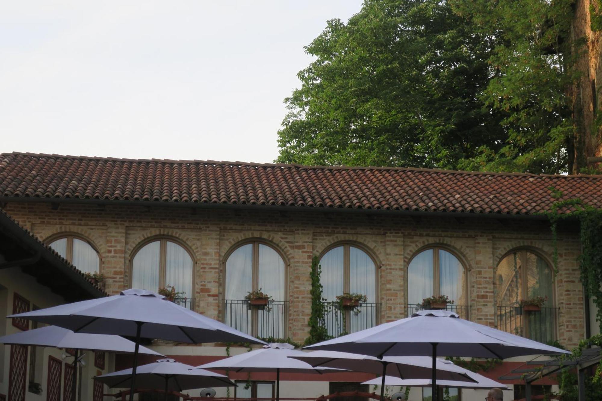 Foresteria Ristorante Conti Roero Monticello d'Alba Ngoại thất bức ảnh